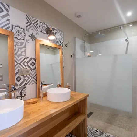 Mia Sainte-Marie-de-Ré