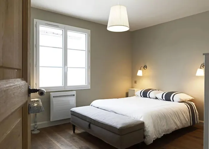 Mia Sainte-Marie-de-Re